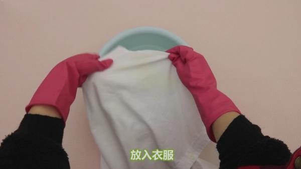 白色的衣服染色了怎么辦