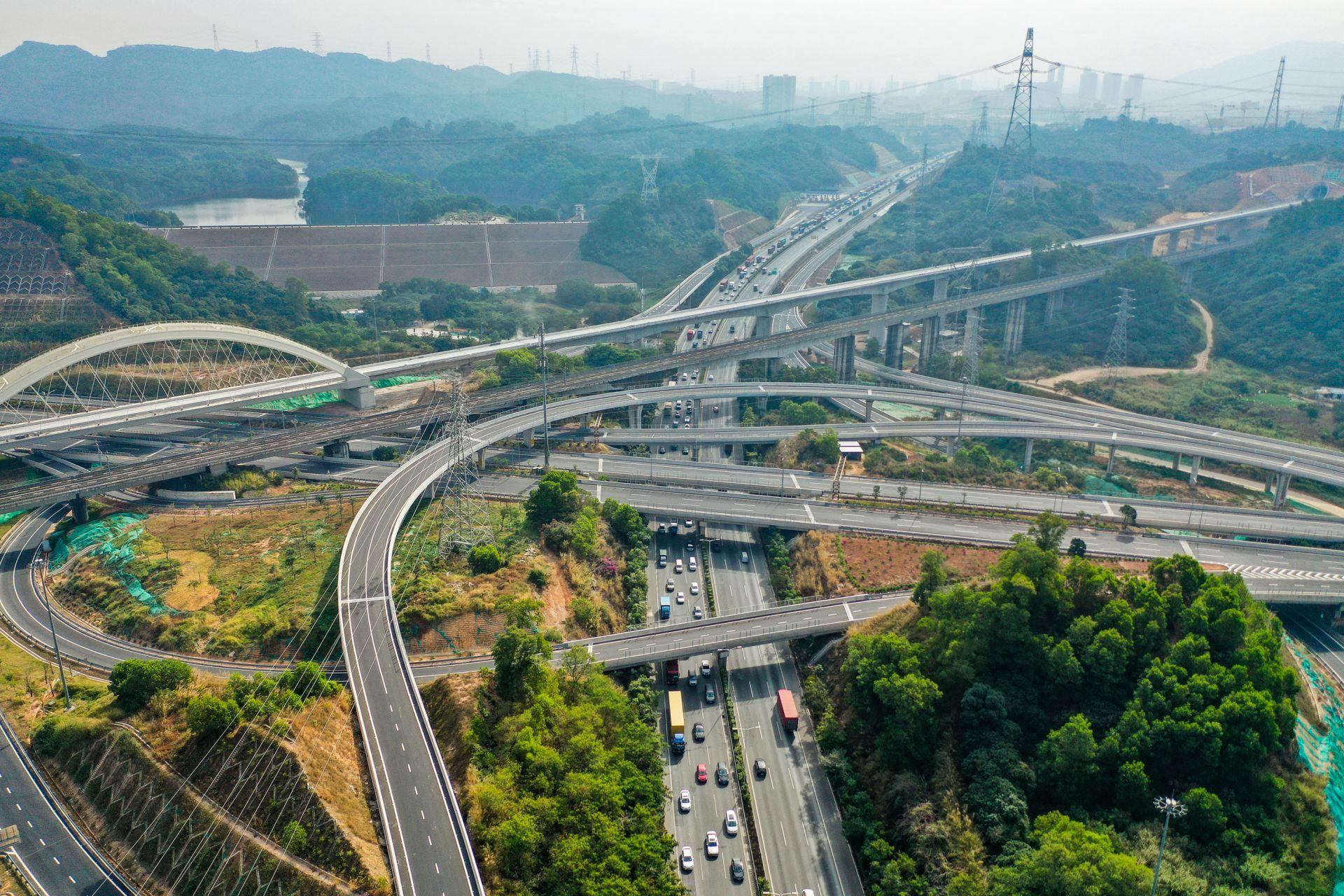 廣東與深圳高速公路，繁榮連接的紐帶