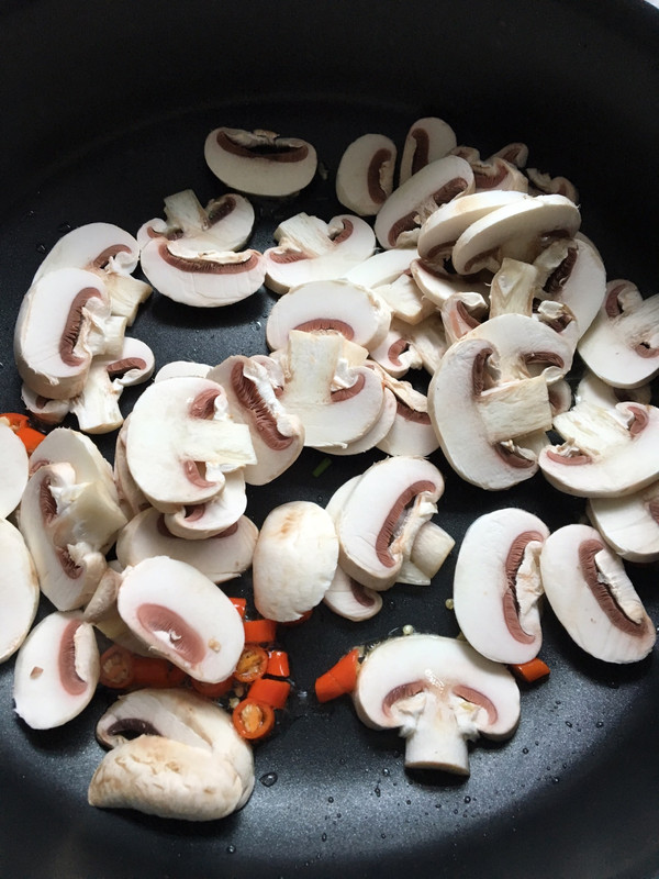 白香菇烹飪藝術(shù)，美味佳肴的制作大全