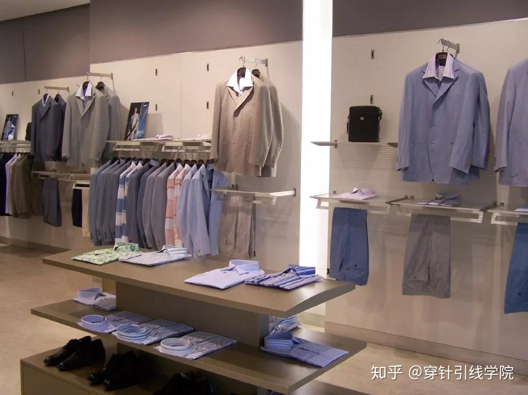 大牌服裝陳列，時尚魅力的藝術展現(xiàn)