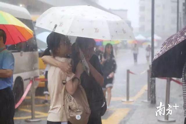 廣東深圳警察，城市安全的守護者